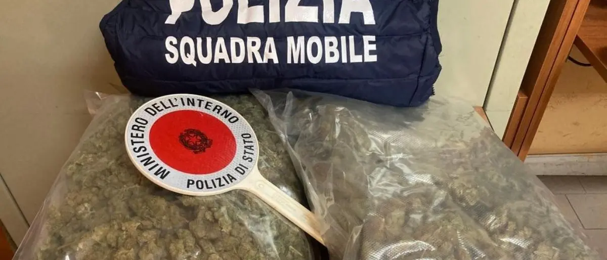 Crotone, arrestati due uomini beccati con cocaina e marijuana