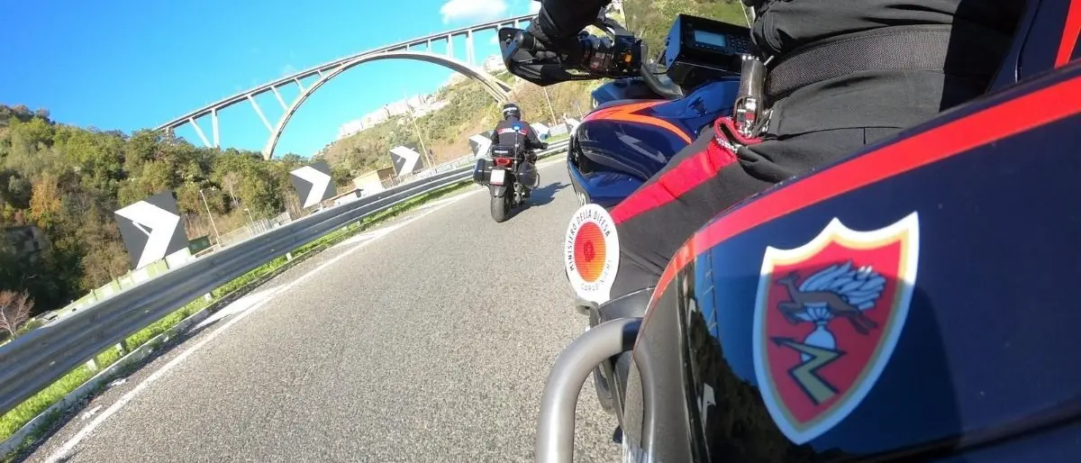 Minacce tramite WhatsApp e chiamate per avere denaro, arrestato un extracomunitario