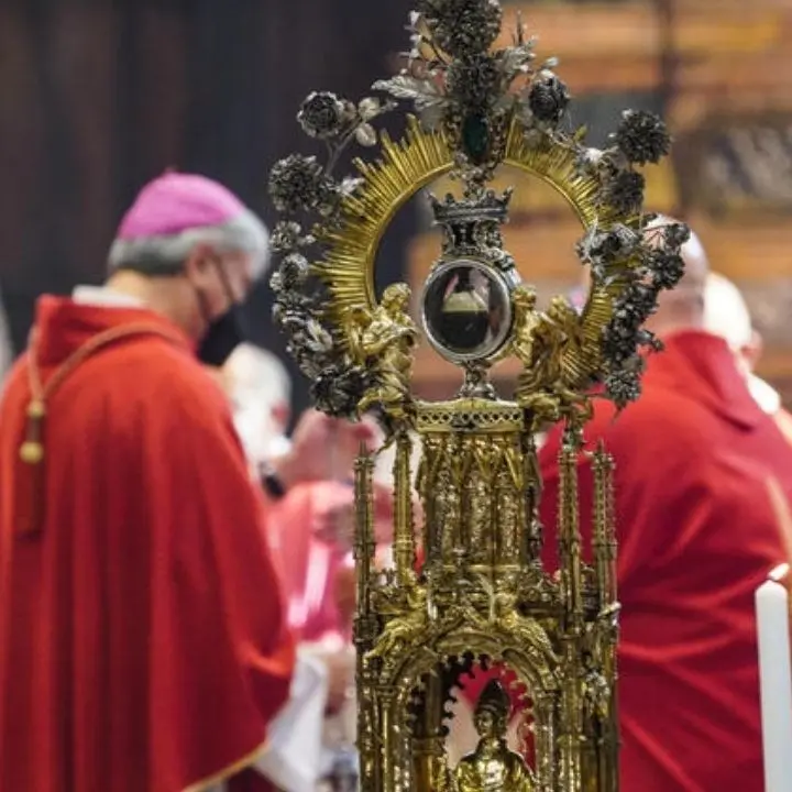 Napoli, niente attesa per il miracolo di San Gennaro: sangue già liquefatto