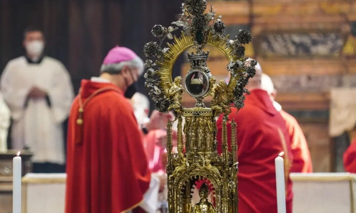 Napoli, niente attesa per il miracolo di San Gennaro: sangue già liquefatto