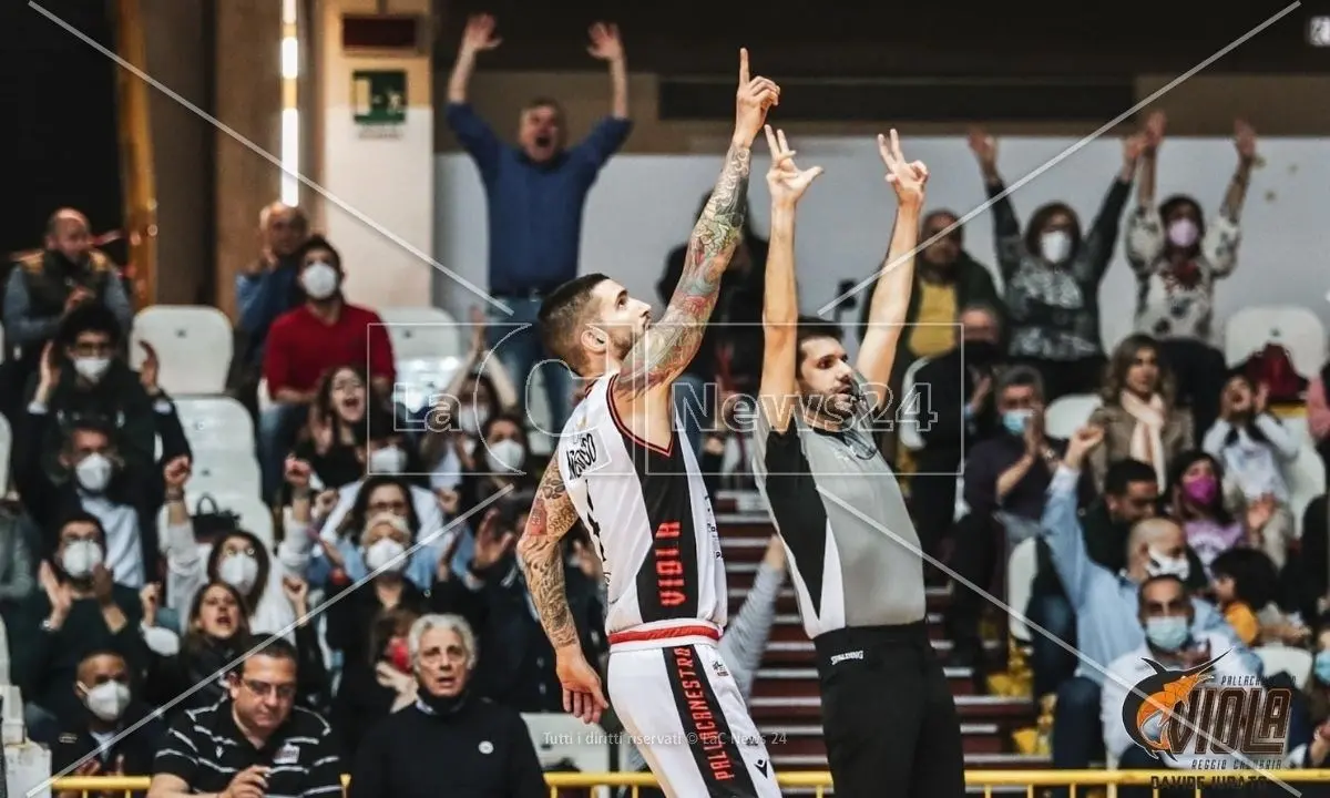 Viola Reggio Calabria, vittoria pesante in ottica playoff: Salerno battuta 65-61