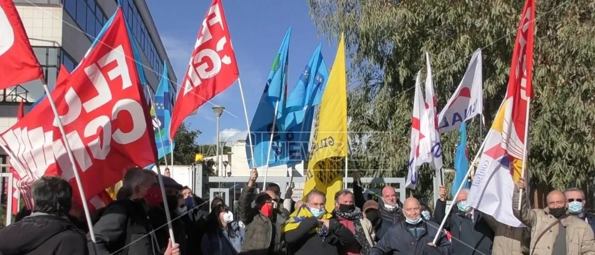 Scuola, i sindacati danno il via alla mobilitazione: «Verso lo sciopero se il Dl non verrà cambiato»