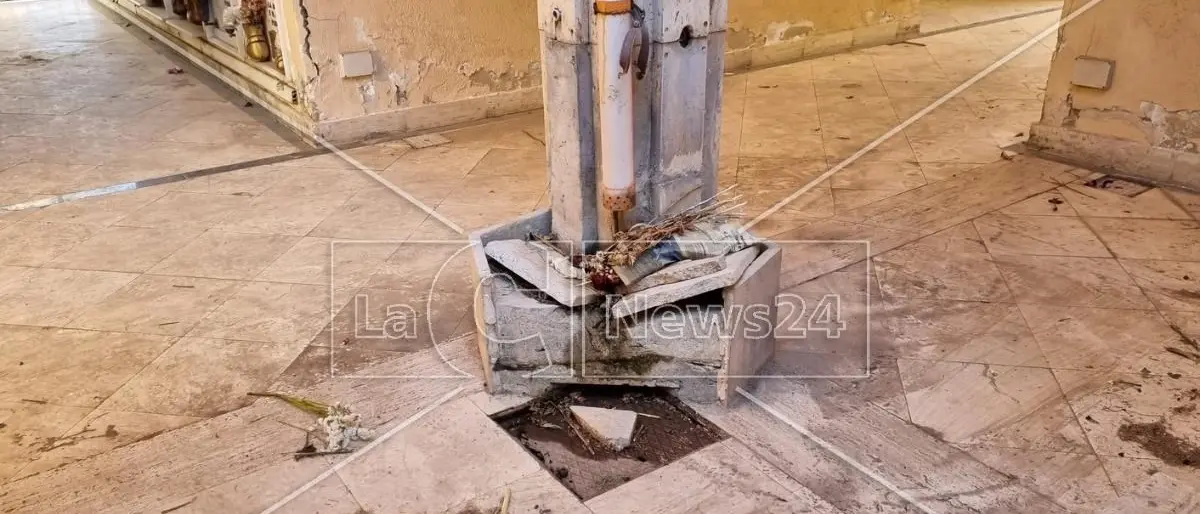 Scarsa manutenzione e furti di rame: a Reggio non c’è pace per i morti al cimitero di Condera