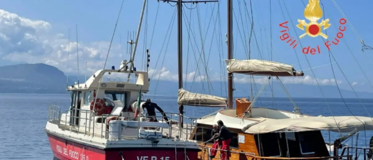 Imbarcazione rischia di affondare al largo del Porto di Gioia Tauro, intervengono i vigili del fuoco
