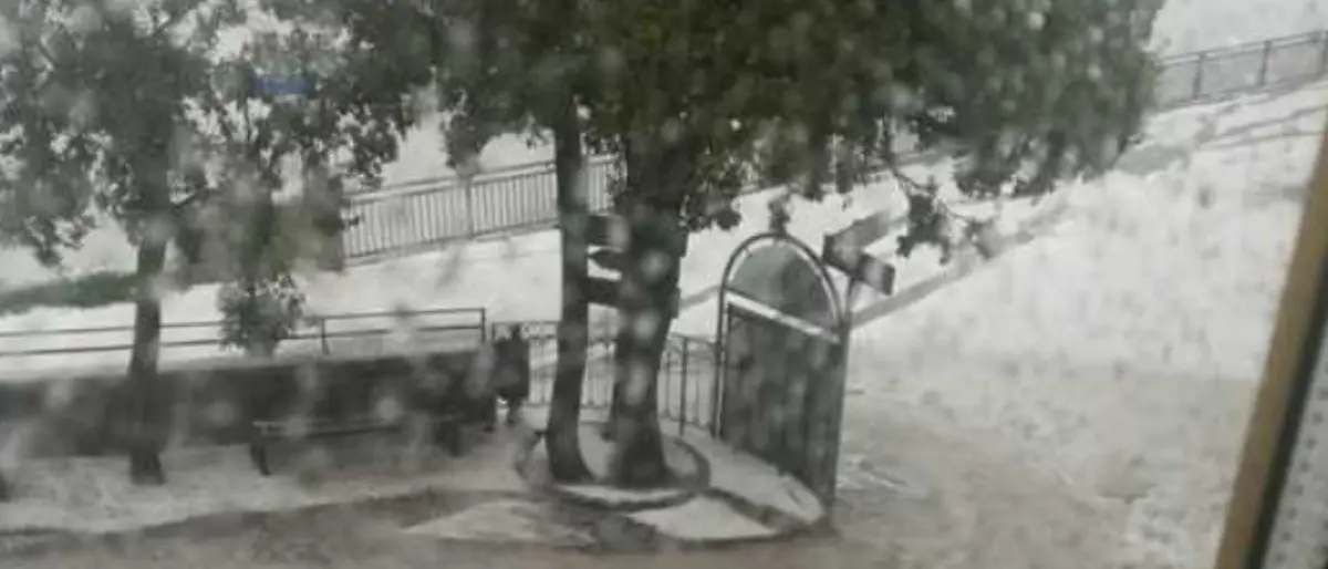 Violenta grandinata nel Cosentino, il sindaco di Albidona: «Mai vista una cosa simile»