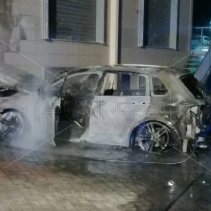 Corigliano Rossano, incendiata nella notte l’auto di un imprenditore