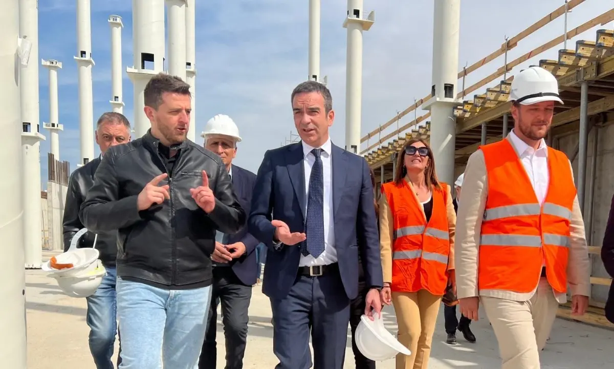 Occhiuto visita il cantiere del nuovo ospedale della Sibaritide: «Sarà pronto entro dicembre 2023»