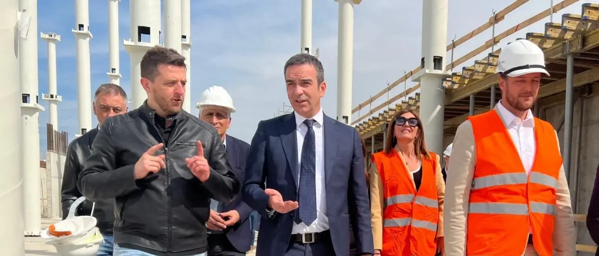Occhiuto visita il cantiere del nuovo ospedale della Sibaritide: «Sarà pronto entro dicembre 2023»