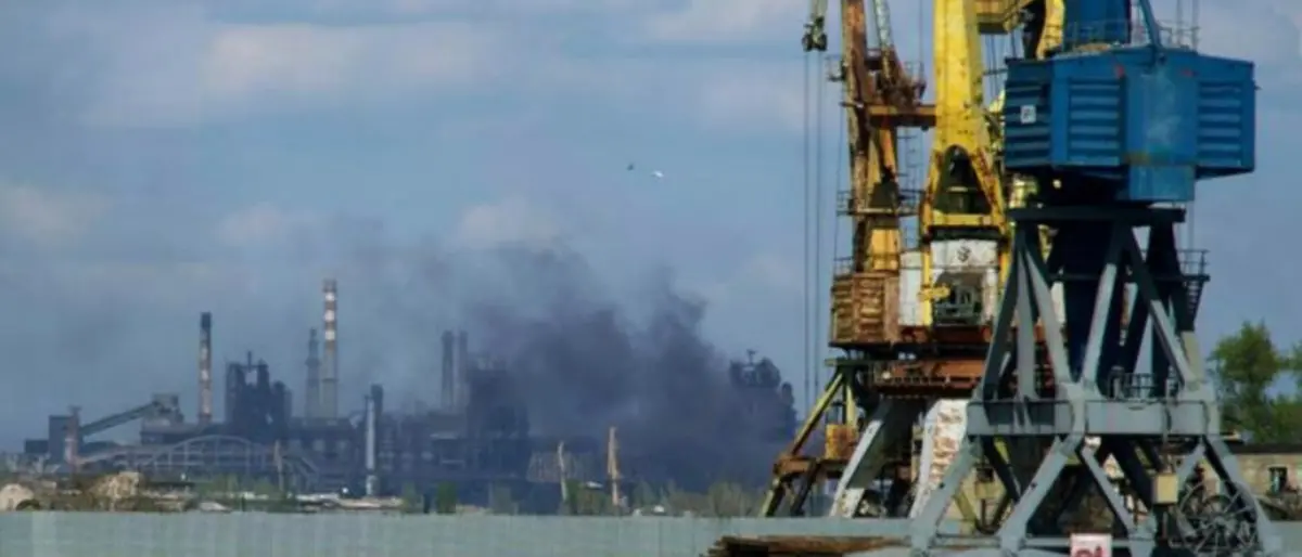 Ucraina, i russi entrano nella acciaieria di Mariupol: scontri in corso - LIVE