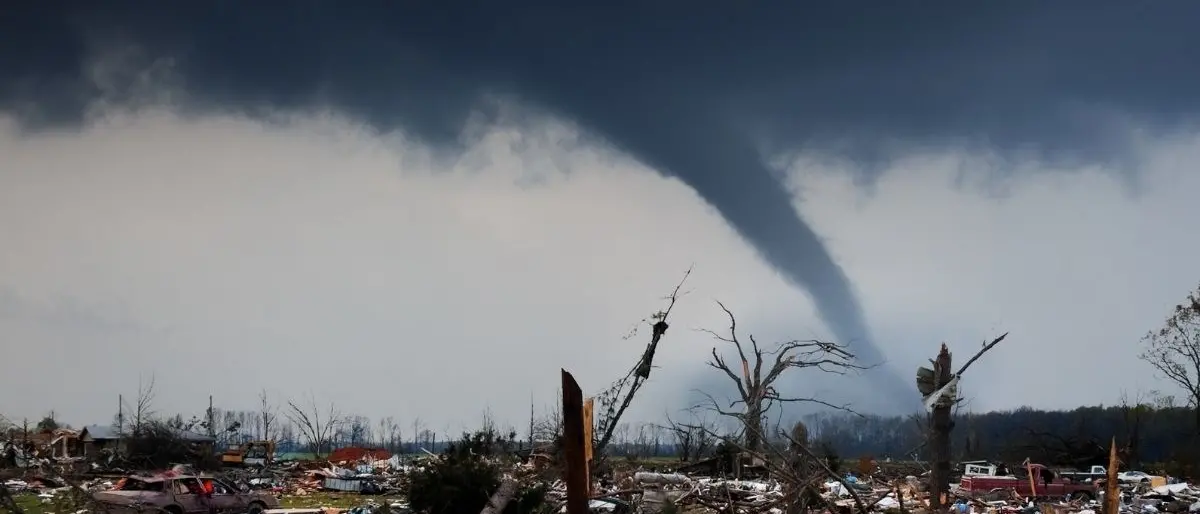 Usa, violenti tornado in Oklahoma e Texas: edifici abbattuti e strade coperte di macerie