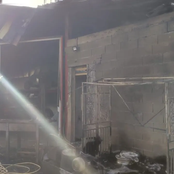 Incendio a Lamezia, va a fuoco un’autocarrozzeria: tanti danni ma nessun ferito