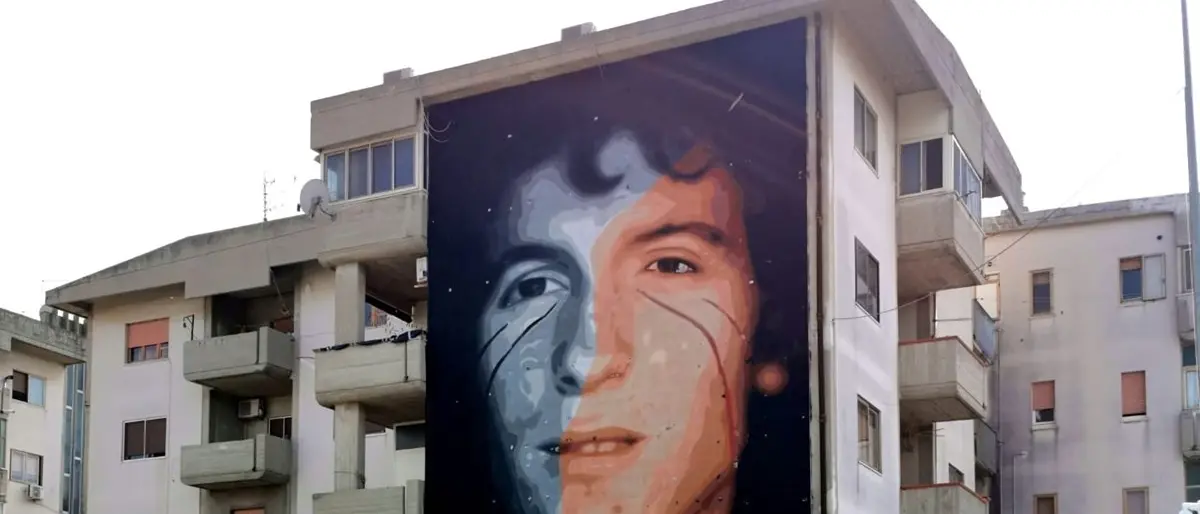 L’arte di Jorit a Crotone, prende forma il murales dedicato a Rino Gaetano