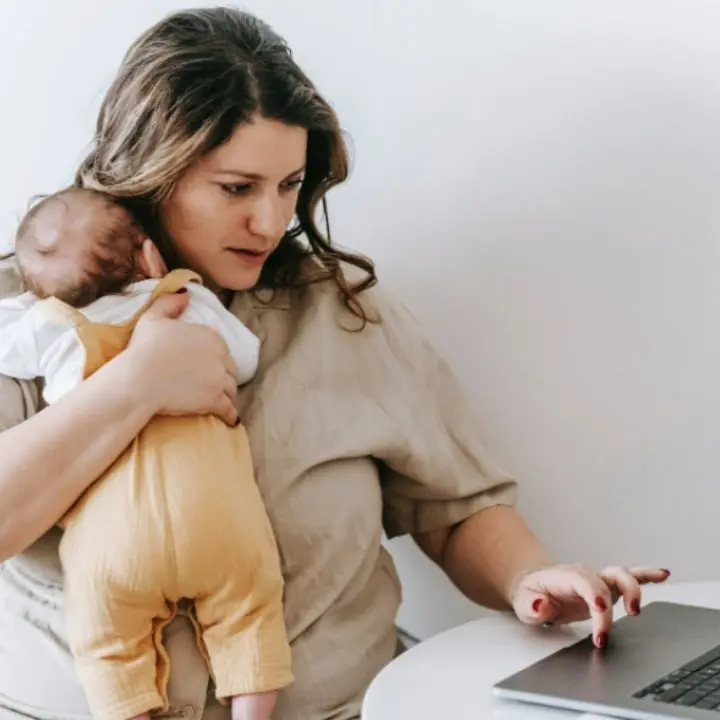 In Italia il 42,6% delle mamme senza occupazione. Calabria agli ultimi posti per lavoro e servizi