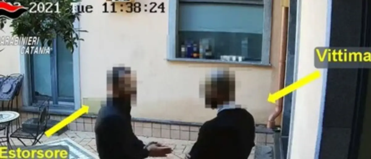 Banchetti e feste gratis, a Catania 34enne arrestato per estorsione