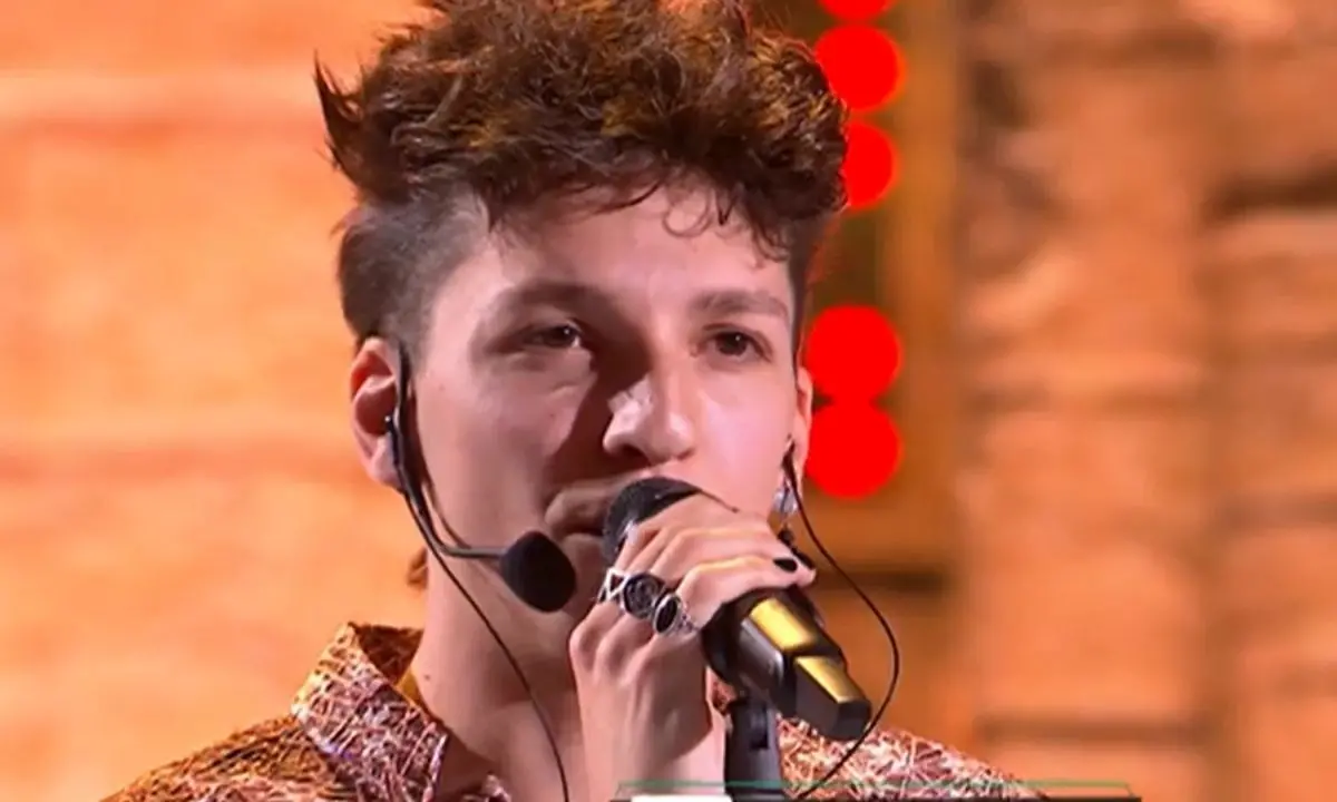 Amici, per il cantante lametino Luigi Strangis la finale è realtà: «Grazie mamma, grazie papà»