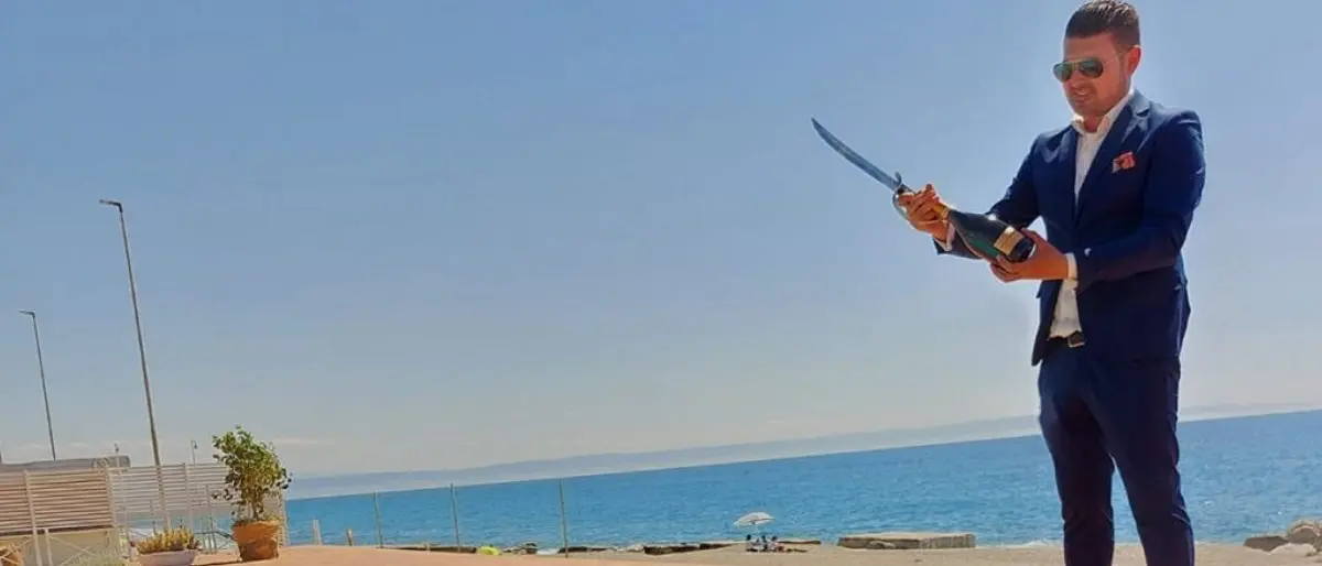 A Falerna i migliori sciabolatori di champagne da tutta Europa, l’evento il 27 maggio al Riva