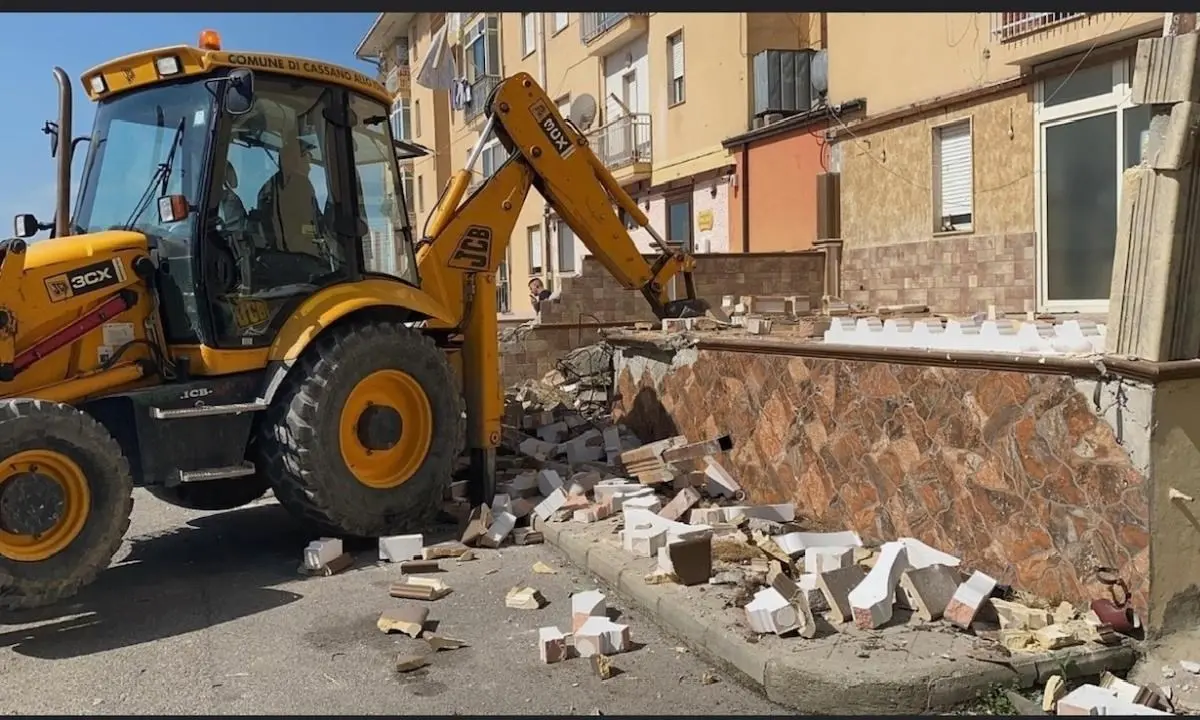 Abusivismo edilizio nel Cosentino, fabbricati demoliti nelle aree periferiche di Cassano