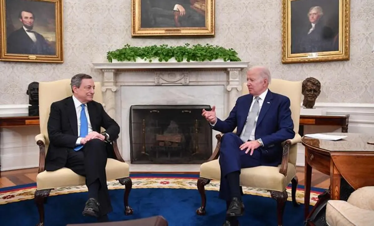 Draghi incontra Biden alla Casa Bianca: «Putin pensava di dividerci ma ha fallito»