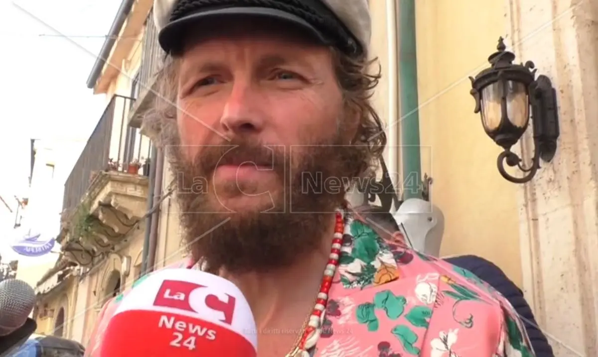 Jovanotti a Scilla, iniziate le riprese del video: «La Calabria è una terra meravigliosa»