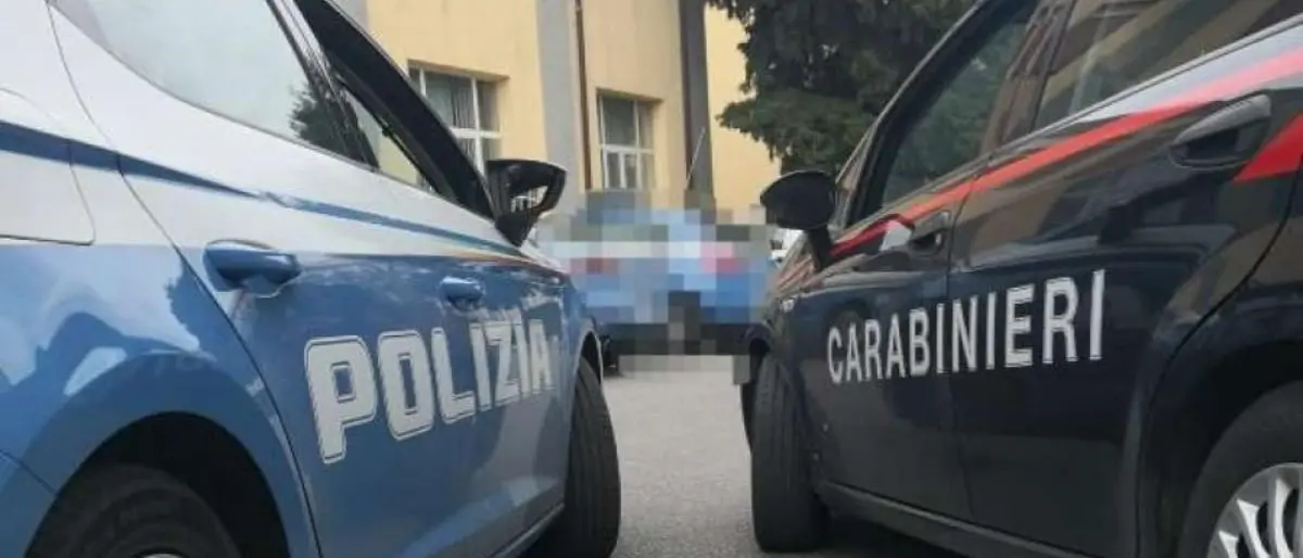 Crotone, entrano in chiesa per rubare i soldi delle offerte: arrestate due persone