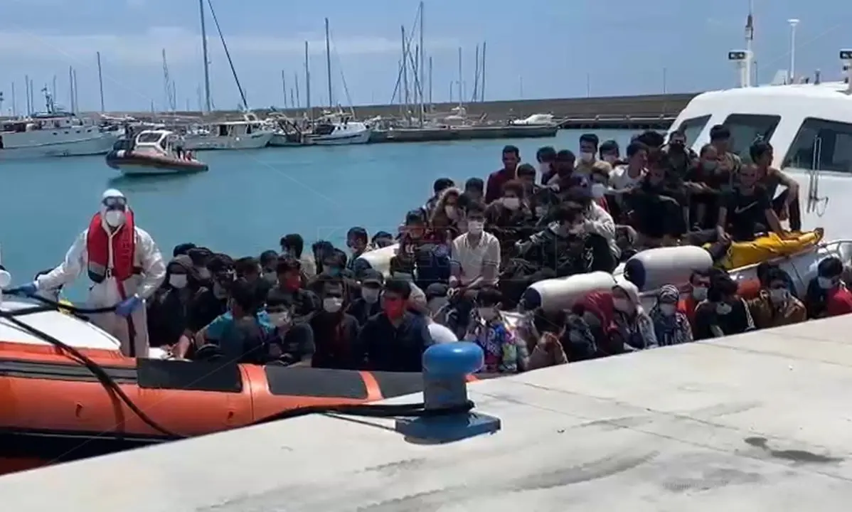 Migranti, ancora arrivi nel Reggino: 87 profughi sbarcati a Roccella nelle ultime ore