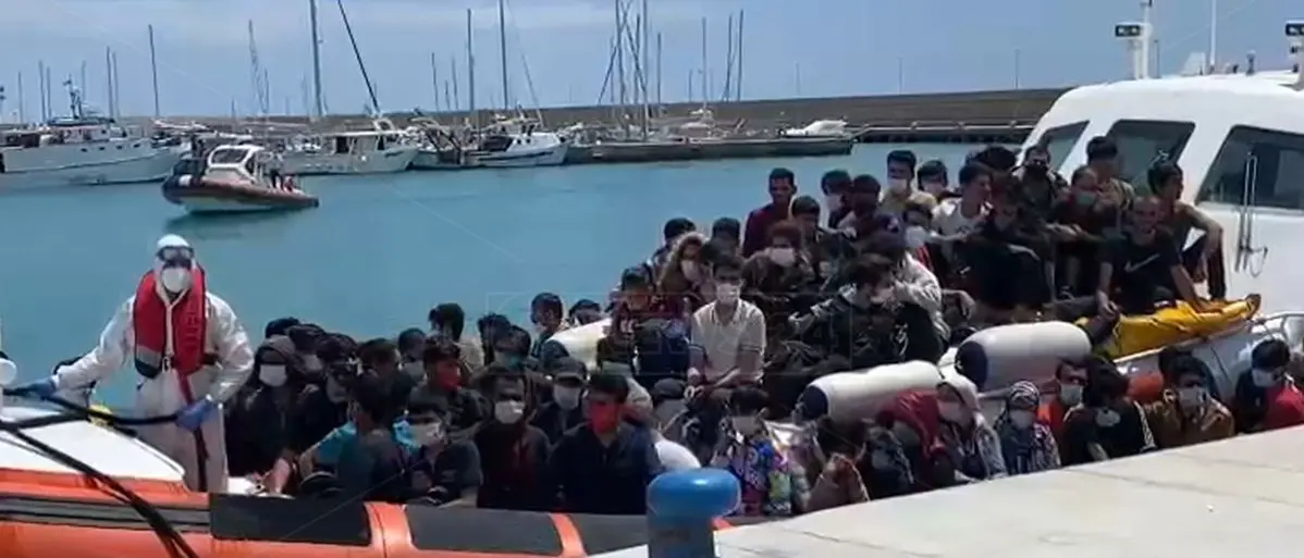 Migranti, ancora arrivi nel Reggino: 87 profughi sbarcati a Roccella nelle ultime ore