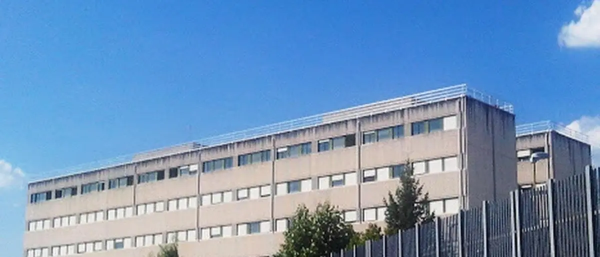 Gettò olio bollente addosso a un agente nel carcere di Sulmona, un anno e 6 mesi a detenuto calabrese