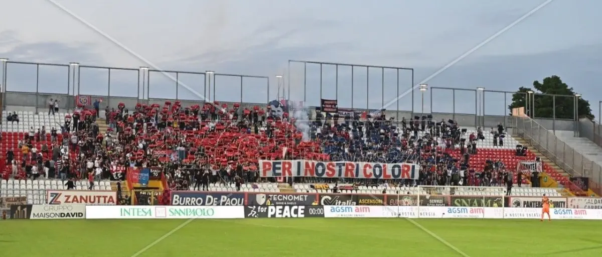 Playout Serie B, per il Cosenza ko amaro a Vicenza: ora serve una vittoria per salvarsi