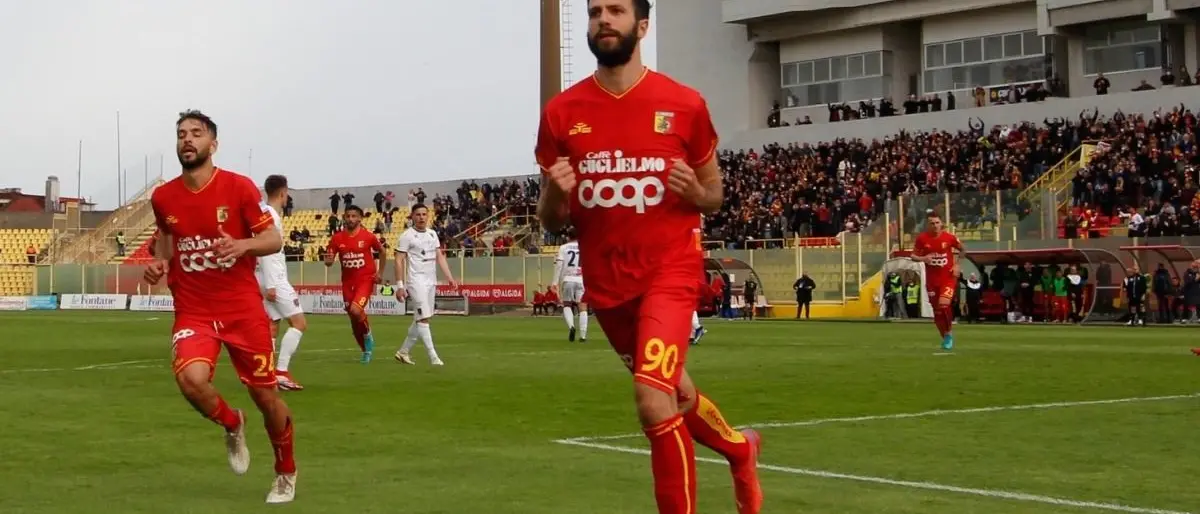 Serie C, il Catanzaro pesca il Monopoli nei quarti di finale dei play-off: andata in Puglia il 17 maggio