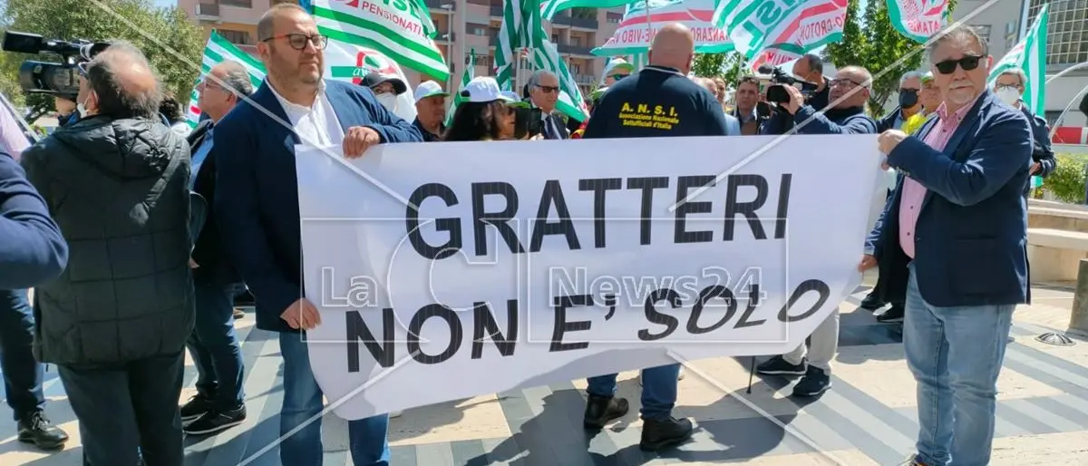 «Gratteri non si tocca»: la Calabria si stringe attorno al procuratore, manifestazione a Catanzaro
