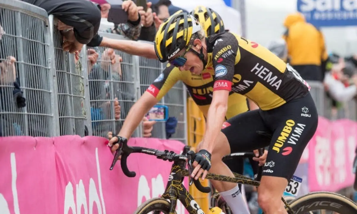 Giro d’Italia, Koen Bouwman vince la settima tappa partita questa mattina da Diamante