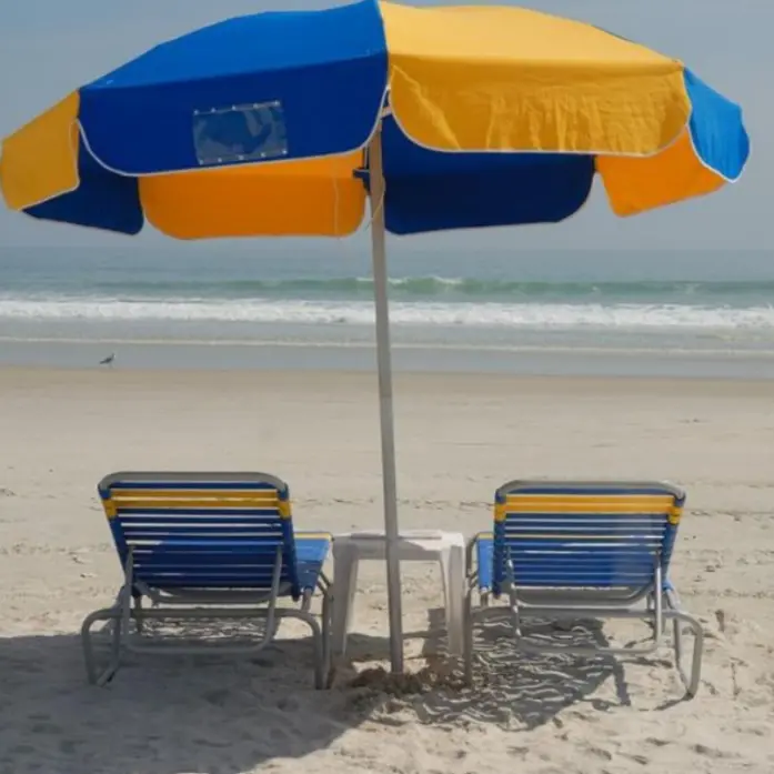 Spiagge, per i turisti rincari del +10%. Il Codacons: «I gestori dei lidi parlano di aumenti inevitabili»