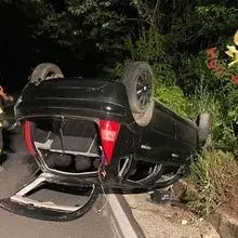 Incidente nel Catanzarese, perde il controllo dell’auto e si ribalta: ferito il conducente