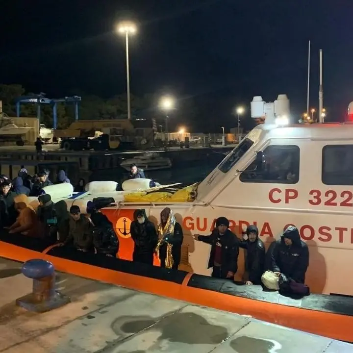Migranti, soccorse al largo di Roccella Ionica due barche con 150 persone a bordo