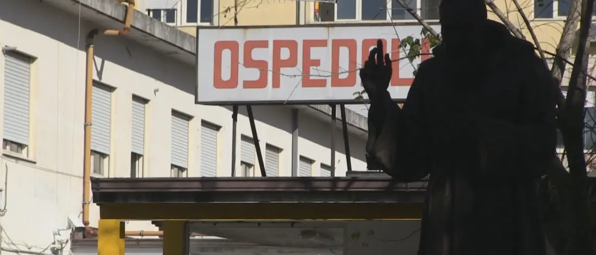 Ospedale di Vibo, imprenditore salvato dal Covid regala i televisori al reparto di Malattie infettive