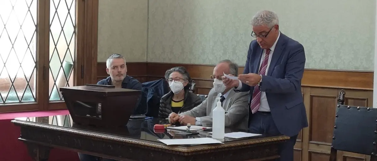 Elezioni, a Catanzaro sorteggiato l’ordine dei candidati sulle schede elettorali: primo Campo, ultimo Fiorita