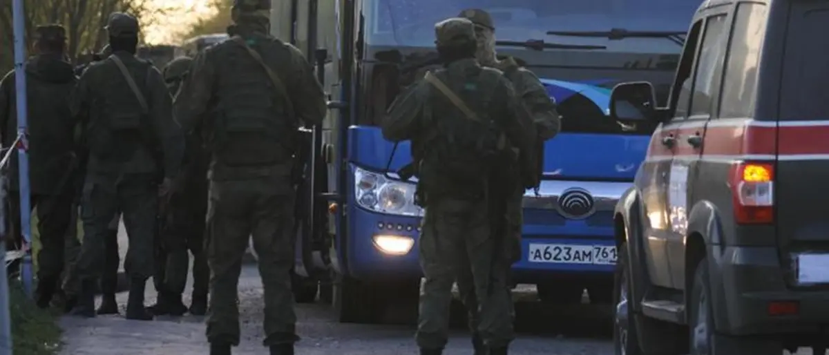 Evacuati oltre 260 soldati dall’acciaieria Azovstal, Zelensky: «Abbiamo bisogno di eroi vivi» - LIVE