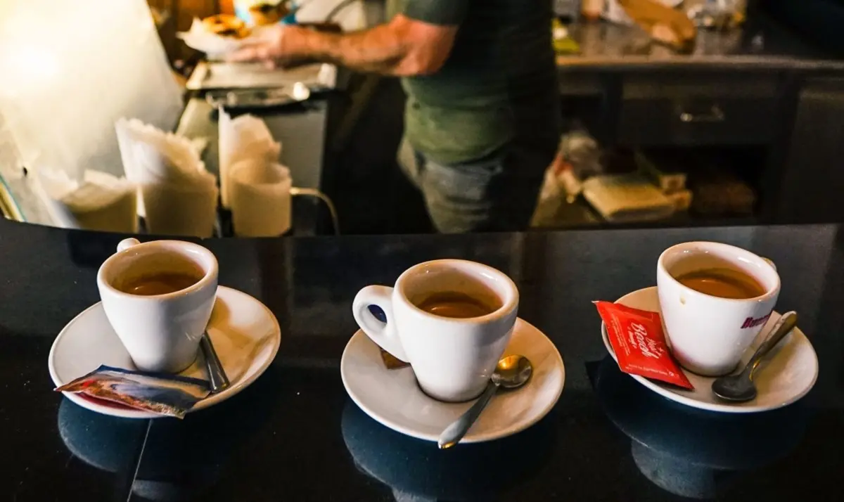 Multa di mille euro per aver fatto pagare un caffè due euro: il prezzo non era esposto