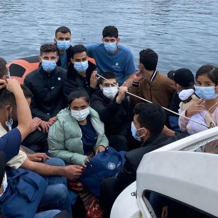 Migranti, ennesimo sbarco a Roccella Jonica: soccorse 100 persone al largo della costa