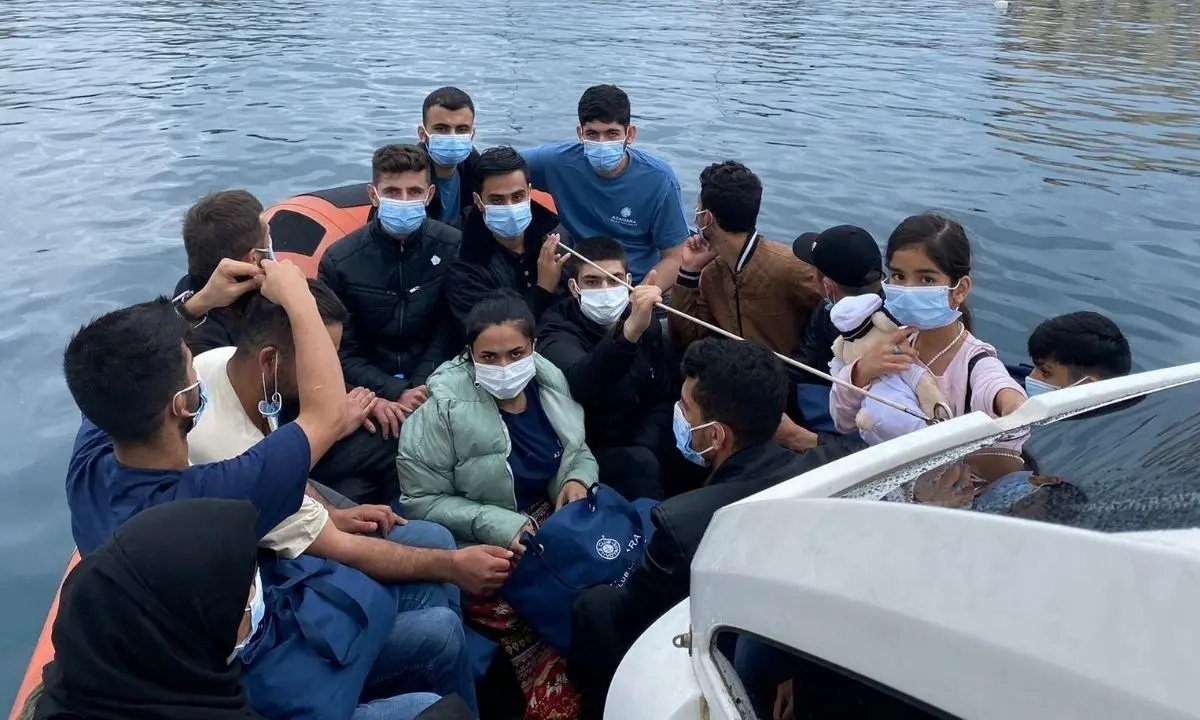 Migranti, ennesimo sbarco a Roccella Jonica: soccorse 100 persone al largo della costa