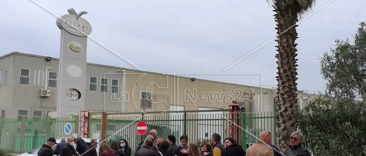 Reggio, il destino dei 79 lavoratori dell’Alival appeso a un filo: i sindacati cercano l’aiuto delle istituzioni