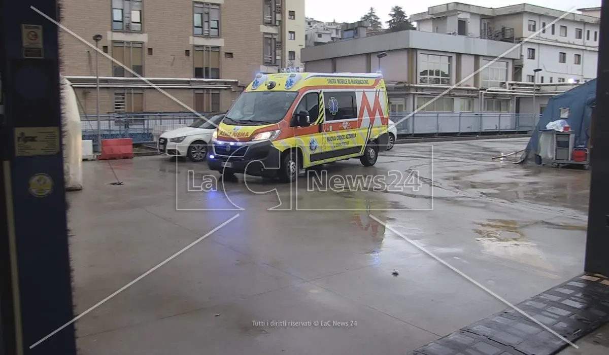 Ospedale Cosenza, la denuncia della Fismu: «La situazione è drammatica, mancano più di 50 medici»