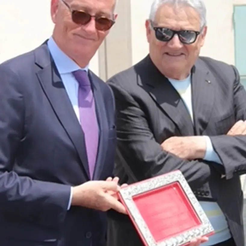 Giornata della Legalità: un’opera di Gerardo Sacco per il sottosegretario Franco Gabrielli