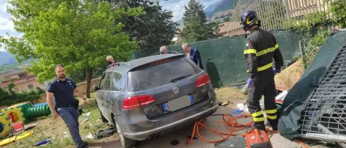 Auto sull’asilo, parla la donna indagata: «Siamo distrutti, chiedo scusa alla famiglia del piccolo Tommaso»