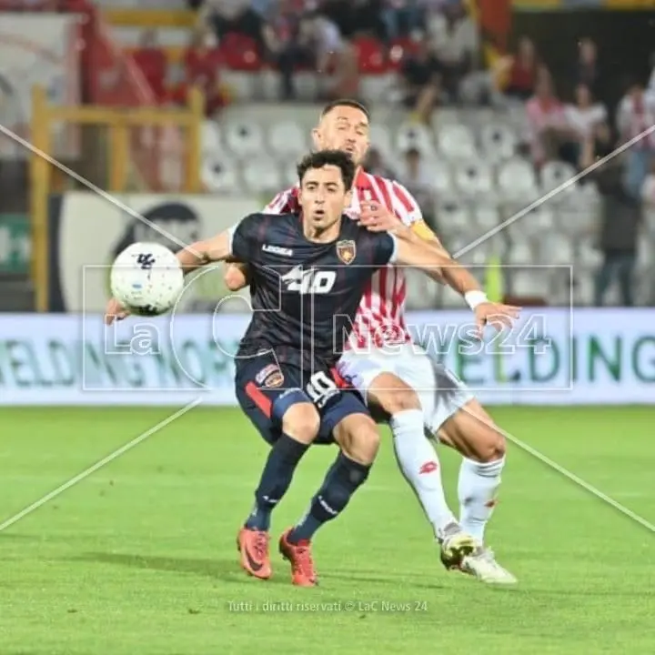 Cosenza-Vicenza la sfida che vale la Serie B: le ultime notizie e le probabili formazioni