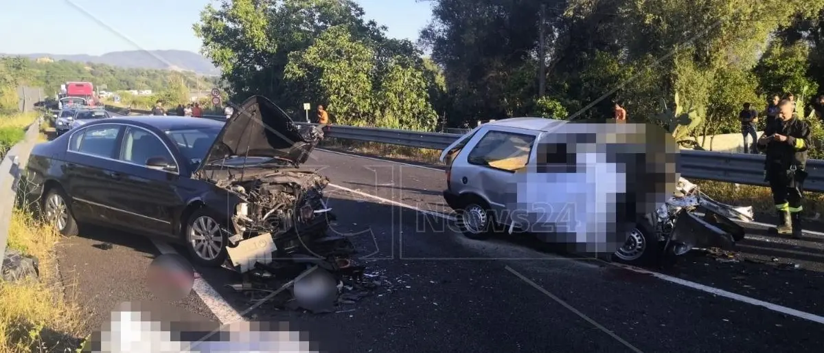 Tragico incidente a Rosarno, un morto e tre feriti nello scontro tra due auto