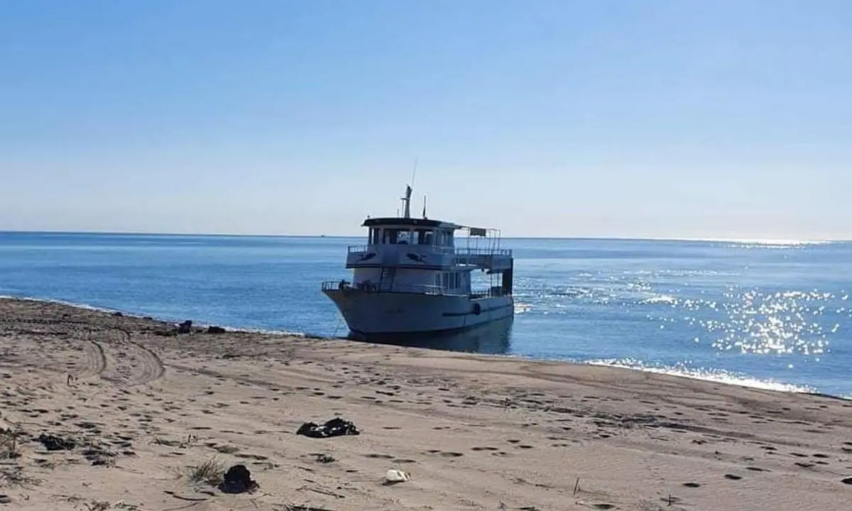 Migranti, oltre 100 persone giunte stamattina a Crotone in località Bucchi