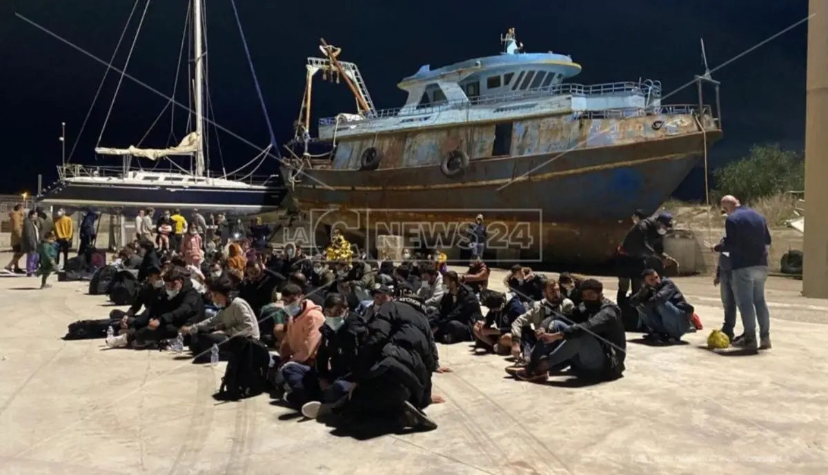 Migranti, ancora uno sbarco nella Locride: in 110 soccorsi al largo di Bovalino