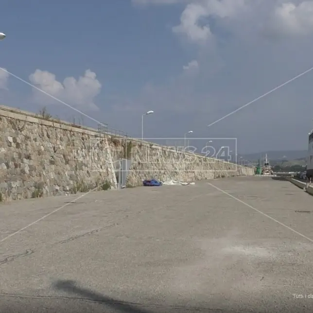 Migranti accolti in un palasport a Reggio, il consigliere Ruvolo: «Cerchiamo un’area per i moduli abitativi»