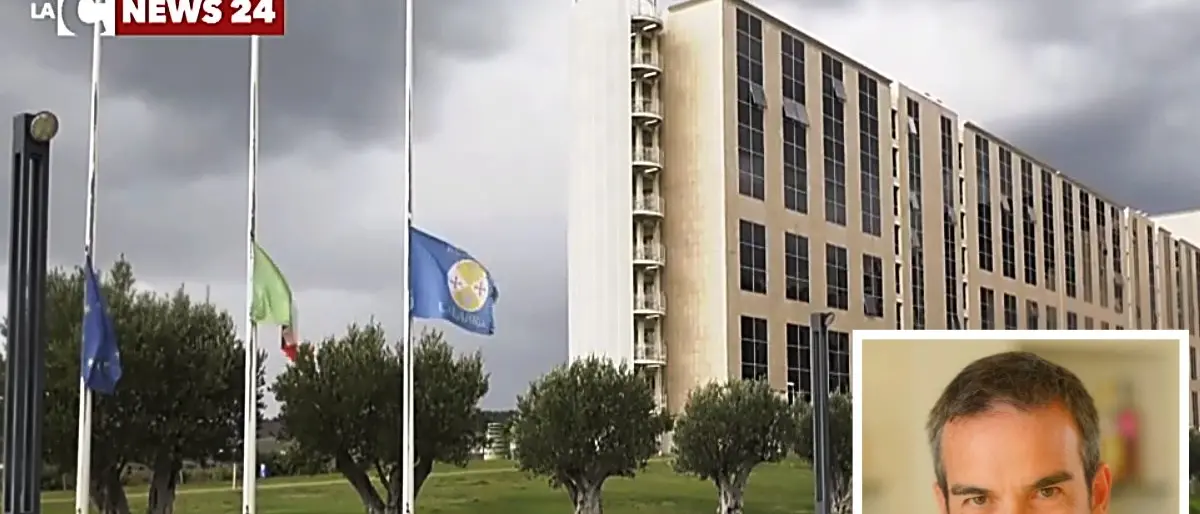 Dirigente rimossa per l’acquisto di gadget, il sindacato: «Basiti per l’atteggiamento di Occhiuto»